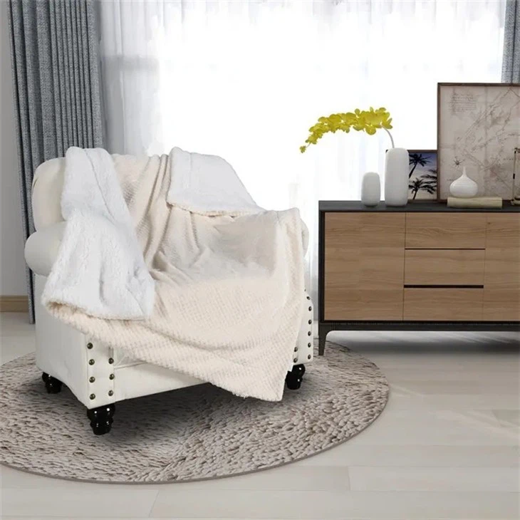 white sherpa blanket