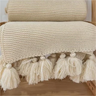 Blaincéad cniotáilte cadáis le tassel